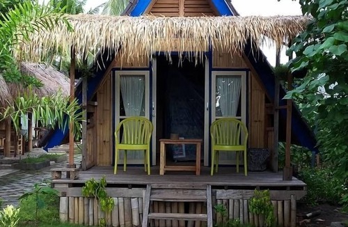 Kecamatan Lembar Cottage | The Only Beachfront Bungalow near Harbor