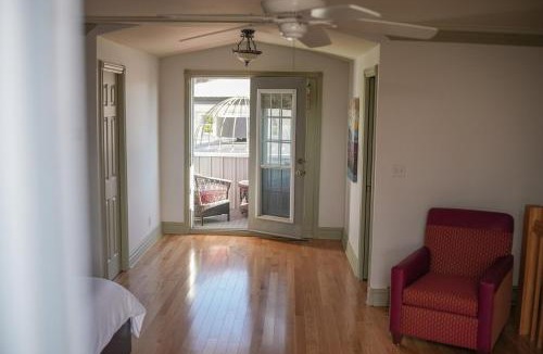 Kingston Apartment | The Only Lakeview & Market View Downtown