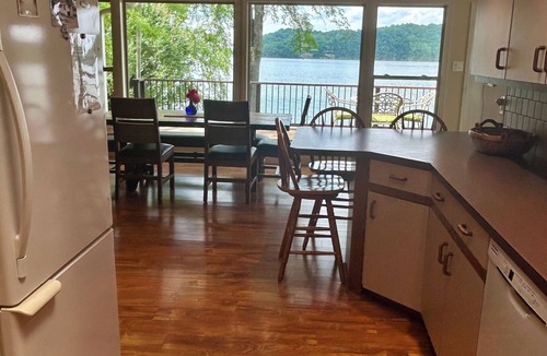 Byrdstown House | The Only Private Waterfront Home for Rent on Dale Hollow Lake