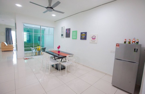 Kampung Pokok Asam House | *THE ONLY SEA VIEW IN TOWN*