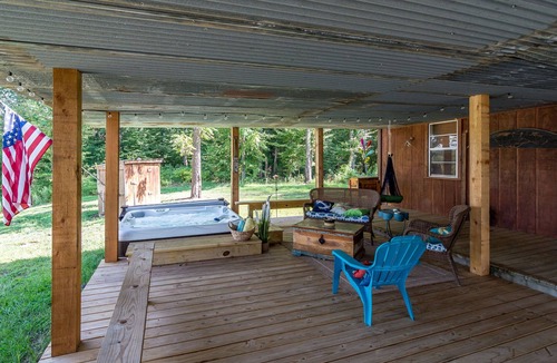 De Soto Parish Cabin | The only VRBO on the North end of Toledo Bend. Cabin with lakefront access