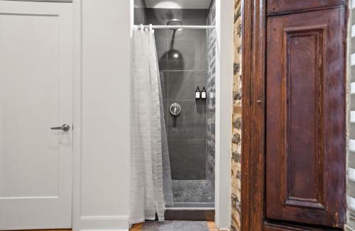 Latin Quarter Apartment | The Ontario Loft Suites