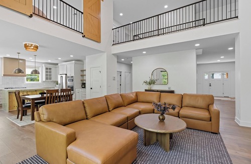 Sheridan House | The Onyx Retreat with Golf simulator & Hot tub