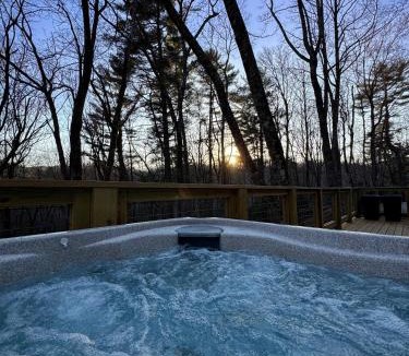 Sapphire Villa | The Onyx - Walk to Falls, Hot Tub, Resort Access, Luxe Approved