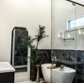Sapphire Villa | The Onyx - Walk to Falls, Hot Tub, Resort Access, Luxe Approved