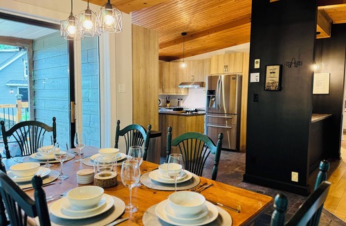 Mansonville Ski Chalet | The OokPik, Spa, Lake, Firepit