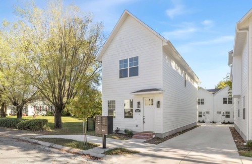 Fayetteville House | The Opal-0.5 mi to Baum Walker Field-1.5 mi to DT
