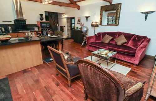 Falstone House | The Opulent