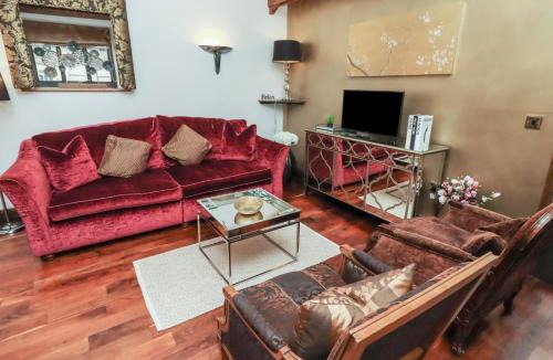 Falstone House | The Opulent