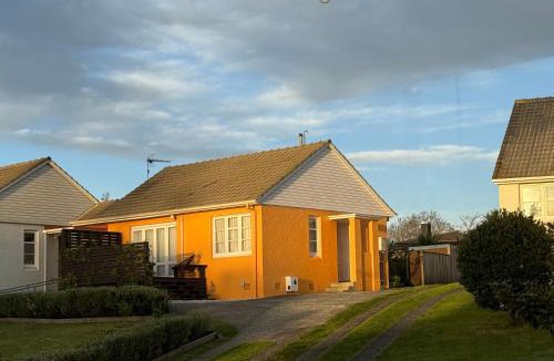 Hamilton East Villa | The Orange Cottage