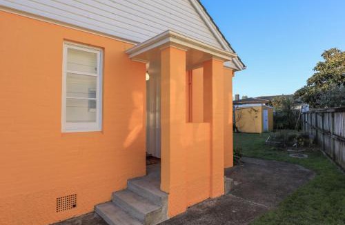 Hamilton East Villa | The Orange Cottage