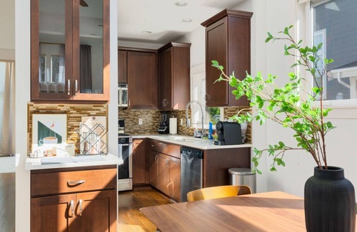 Seattle Metro Area Villa | The Orcas Parkside, Near Stadium