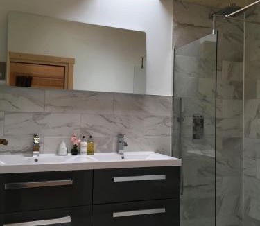 Hadleigh Cabin | The Orchard Bramble Lodge