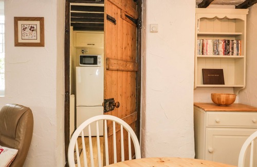 Levens Cottage | THE ORCHARD, family friendly, character holiday cottage in Levens