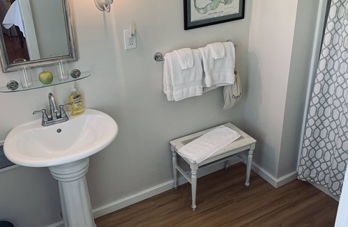 Freeport Bed & Breakfast | The Orchard House: Inn & Cafe