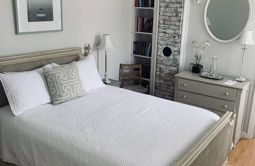 Freeport Bed & Breakfast | The Orchard House: Inn & Cafe