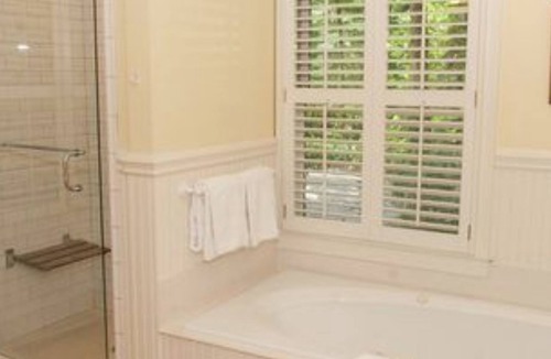 Saluda Bed & Breakfast | The Orchard Inn