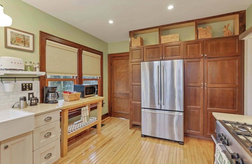Clintonville House | The Orchard Oasis