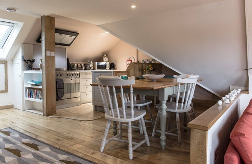 Hartland Cottage | The Orchard, shared hot tub and sauna