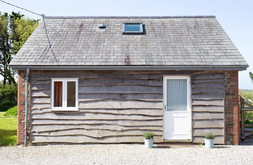 Hartland Cottage | The Orchard, shared hot tub and sauna