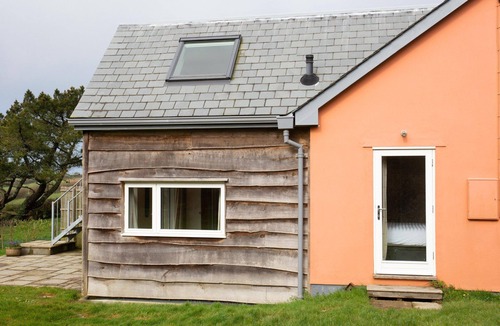 Hartland Cottage | The Orchard, shared hot tub and sauna