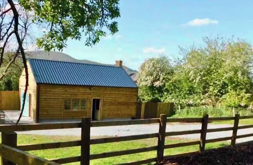 Halfway House Apartment | The Orchard - UKC7804