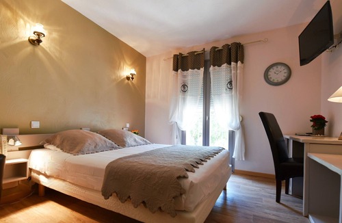 Entraigues-sur-la-Sorgue Hotel | The Originals City, Hôtel du Parc, Avignon Est