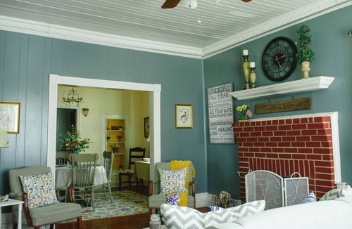 Bloomingdale Cottage | The Original Crafter's Cottage Convenient to Savannah
