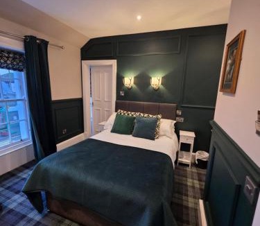 Roslin Hotel | The Original Rosslyn Inn