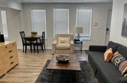 Lakeview House | The Original Wrigleyville Coach House- Private 2 Story House in Heart of City