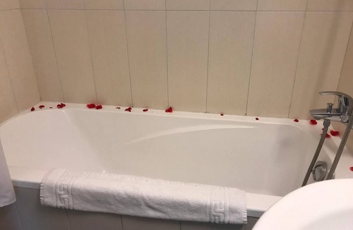Anet Hotel | The Originals Access, Hôtel La Dousseine