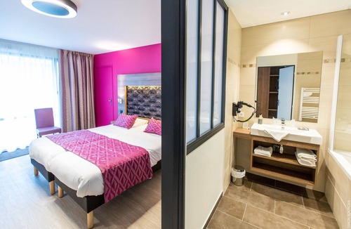 Saint-Brice-en-Cogles Hotel | The Originals Boutique, Hôtel Le Lion d'Or