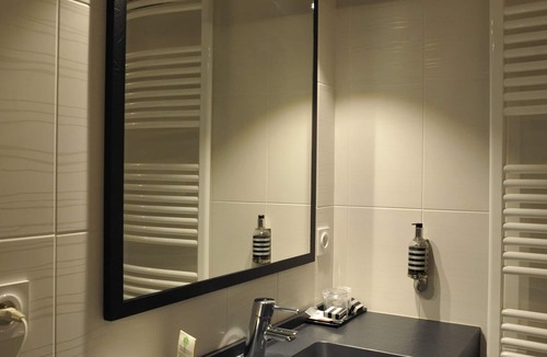 Saint-Brice-en-Cogles Hotel | The Originals Boutique, Hôtel Le Lion d'Or
