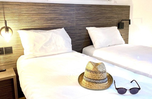 Les Ponts-de-Ce Hotel | The Originals City, Angers Sud – Le Village 49
