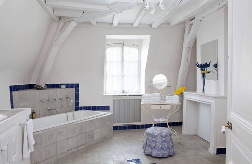 Montfort-l'Amaury Hotel | The Originals Relais, Hôtel St Laurent