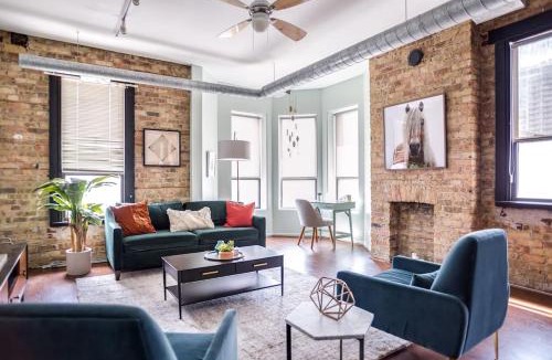 River North Apartment | The Orleans Floor 3 Private rooftop deck