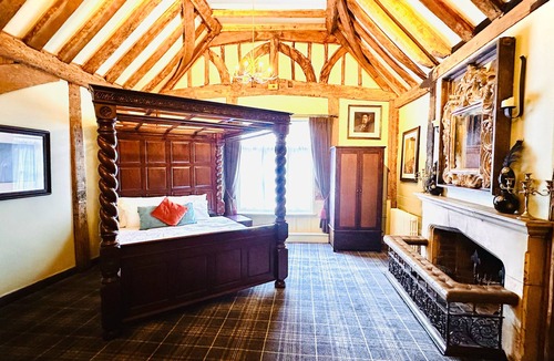 Colnbrook Hotel | The Ostrich Inn