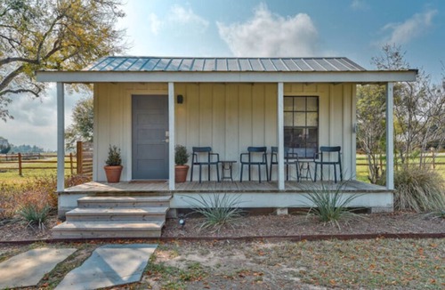 Warrenton Apartment | The Outpost - Farmstead