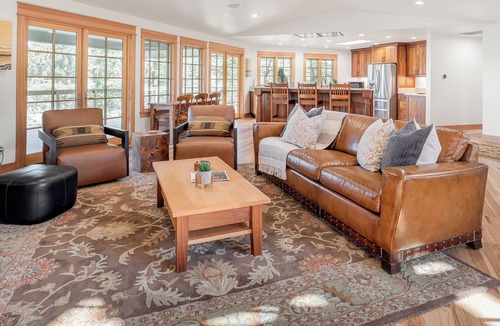 Roseburg House | The Overlook - Fire Pit, Views & Room to Gather