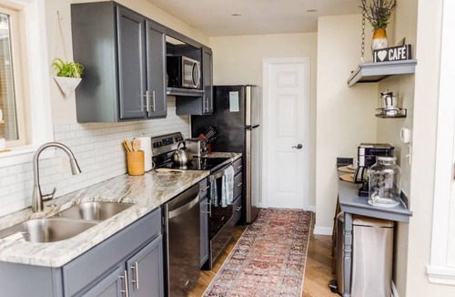Lake Hamilton House | The Owl House cheerful, bright, updated 2B A-frame