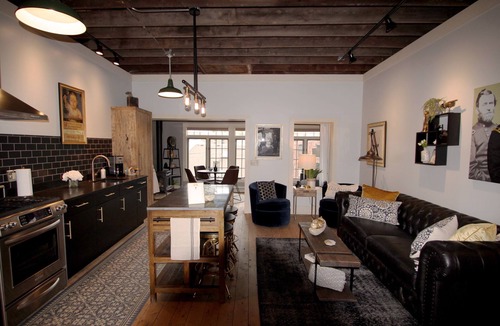 Galena House | The Owl House nPrivate Downtown Home - An Elegant Oasis with Reserved Parking
