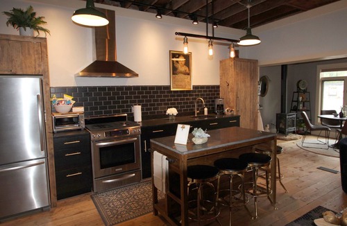 Galena House | The Owl House nPrivate Downtown Home - An Elegant Oasis with Reserved Parking
