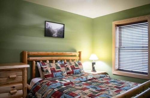 Jay Cabin | The Owl’s Nest. Cozy cabin near the High Peaks Wilderness. Pet-Friendly!