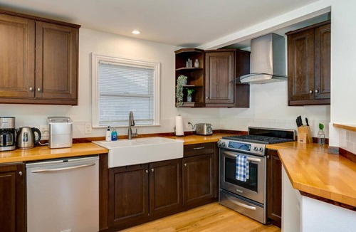 Zilker House | The Oxford. Ideal Zilker Location. Groups Welcome!