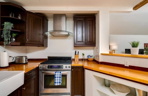 Zilker House | The Oxford. Ideal Zilker Location. Groups Welcome!
