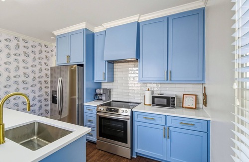 Monroe House | The Oyster Bed - Fleur De LeenSerene and Charming 3 Bedroom, 4 Bed, 2 Bath House