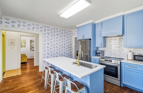 Monroe House | The Oyster Bed - Fleur De LeenSerene and Charming 3 Bedroom, 4 Bed, 2 Bath House
