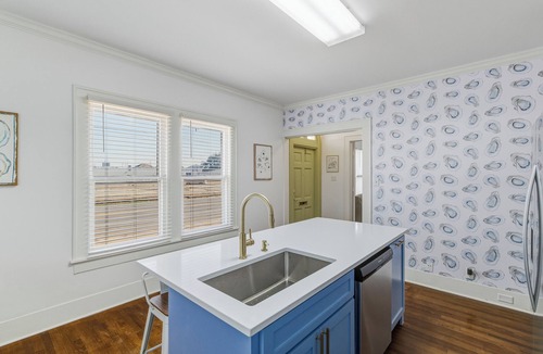 Monroe House | The Oyster Bed - Fleur De LeenSerene and Charming 3 Bedroom, 4 Bed, 2 Bath House