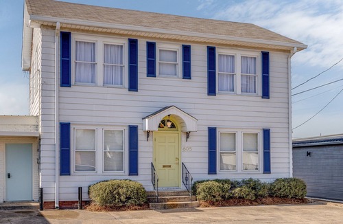 Monroe House | The Oyster Bed - Fleur De LeenSerene and Charming 3 Bedroom, 4 Bed, 2 Bath House