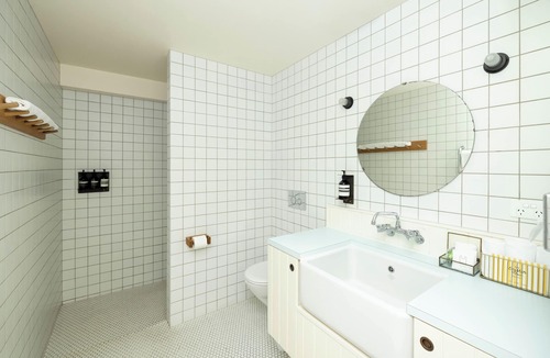 Oneroa Hotel | The Oyster Inn